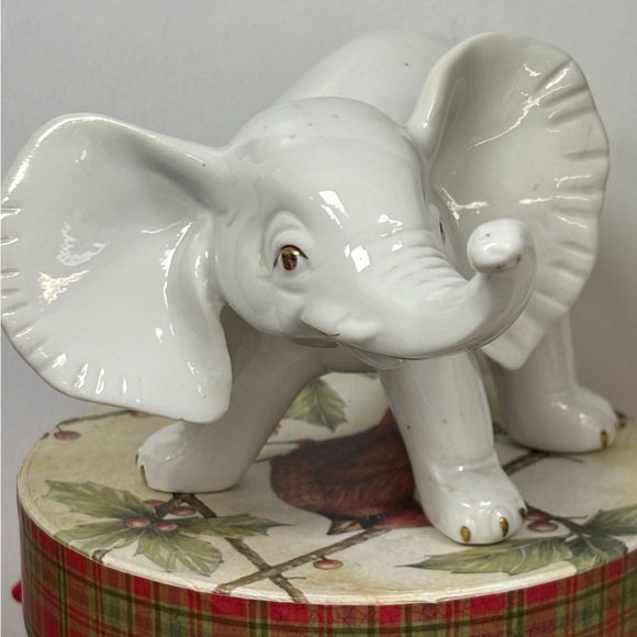 Elephant White with Gold Leaf Vintage Porcelain Figure - Picture 4 of 8